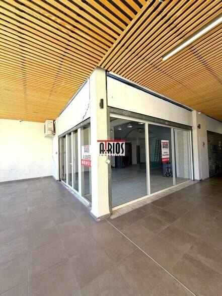 Retail in Hyères for lease - Interior Photo - Image 2 of 5