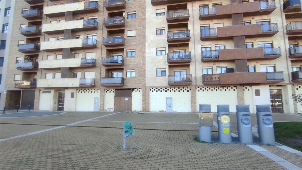 Plaza Cámara de Comercio de León, León, León for sale - Building Photo - Image 2 of 17