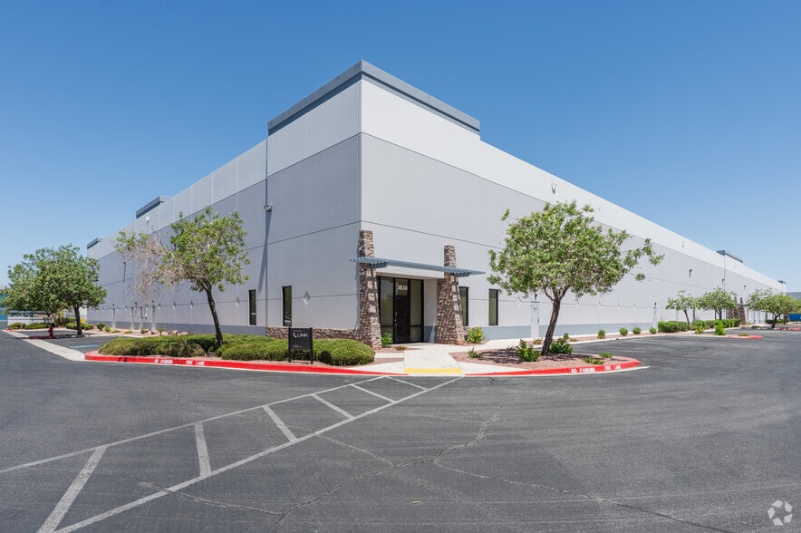 3838 Civic Center Dr, North Las Vegas, NV for lease - Building Photo - Image 1 of 16