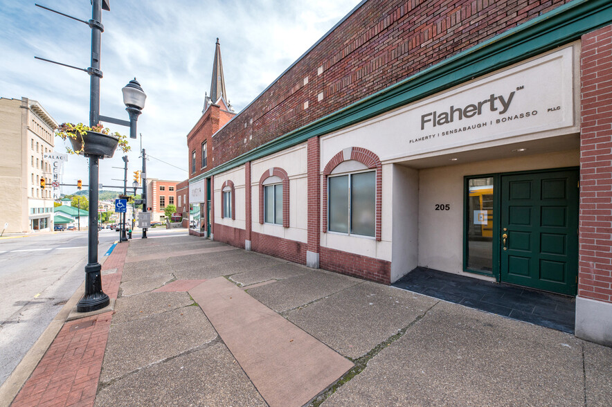 203-205 W Main St, Clarksburg, WV for lease - Building Photo - Image 2 of 32