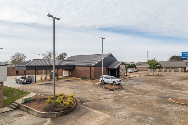 Plus de détails pour 101 Office Park Dr, Brandon, MS - Commerce de détail à louer