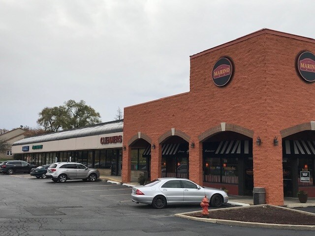 120-158 E Irving Park Rd, Wood Dale, IL à louer - Photo du bâtiment - Image 2 de 5