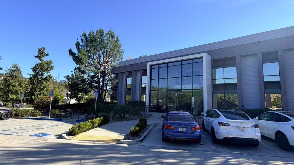 3333 S Brea Canyon Rd, Diamond Bar, CA à vendre - Photo du bâtiment - Image 2 de 20