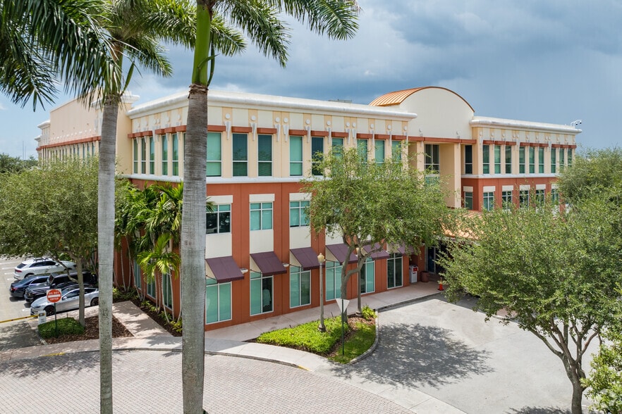 8501 SW 124th Ave, Miami, FL à louer - Photo du bâtiment - Image 1 de 28
