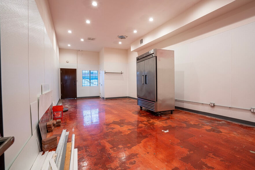 12032-12050 Burbank Blvd, Valley Village, CA for lease - Building Photo - Image 3 of 6