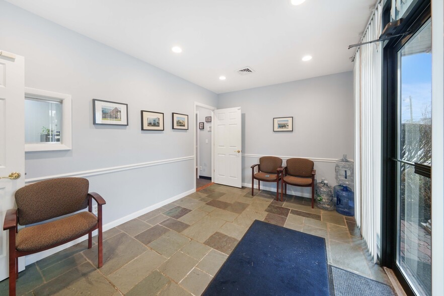 277 W Clay Ave, Roselle Park, NJ for sale - Interior Photo - Image 3 of 20