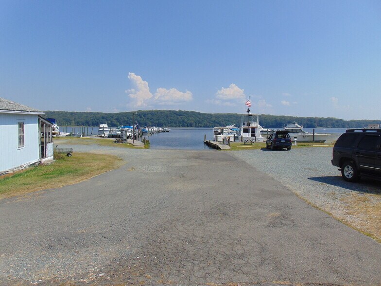 121 Willow Landing Rd, Stafford, VA à vendre - Photo du bâtiment - Image 3 de 26