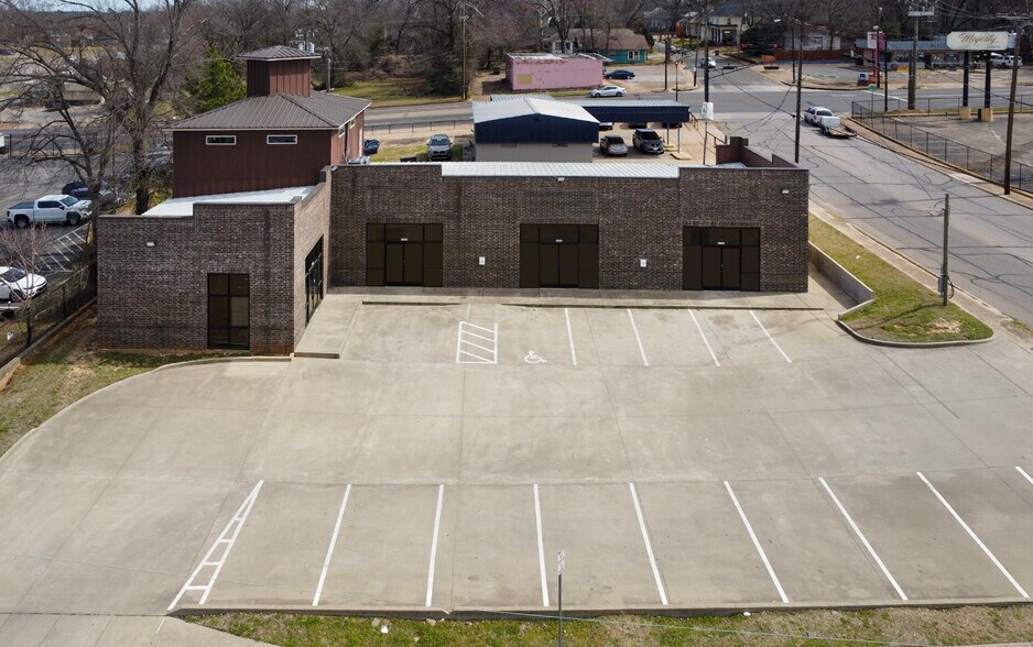 913 W Bow St, Tyler, TX for sale - Building Photo - Image 2 of 34