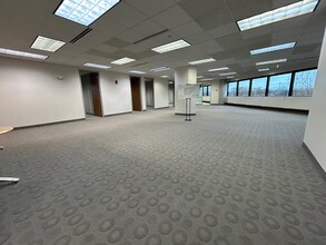 5202 Old Orchard Rd, Skokie, IL for lease Interior Photo- Image 2 of 9