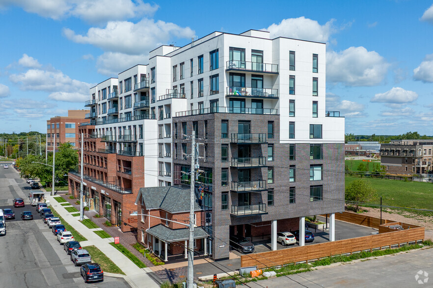 2475 Old Bronte Rd, Oakville, ON for lease - Primary Photo - Image 1 of 32