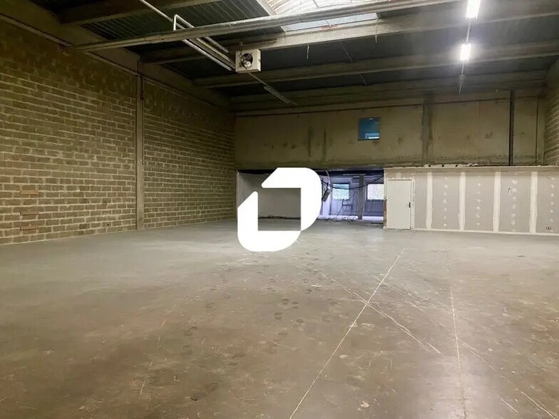 Office in Gennevilliers for lease - Interior Photo - Image 2 of 12