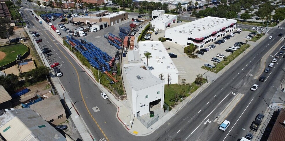 22441 Western Ave, Torrance, CA à louer - Photo du bâtiment - Image 3 de 11