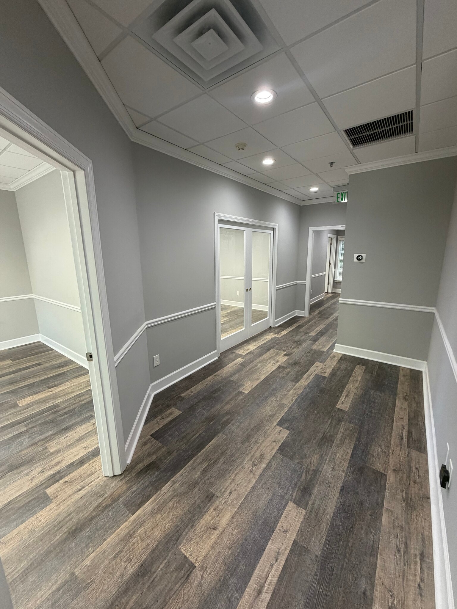 595 Colonial Park Dr, Roswell, GA for lease Interior Photo- Image 1 of 16