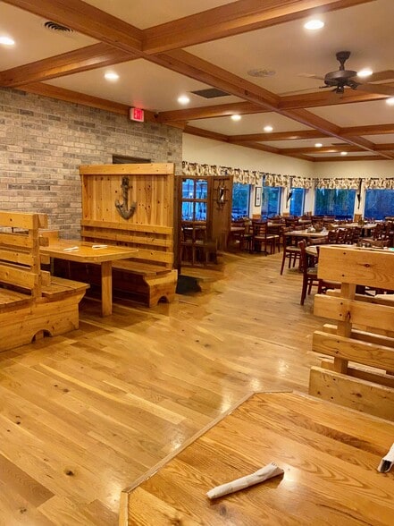 4199 Main St, Fish Creek, WI for sale - Interior Photo - Image 2 of 5