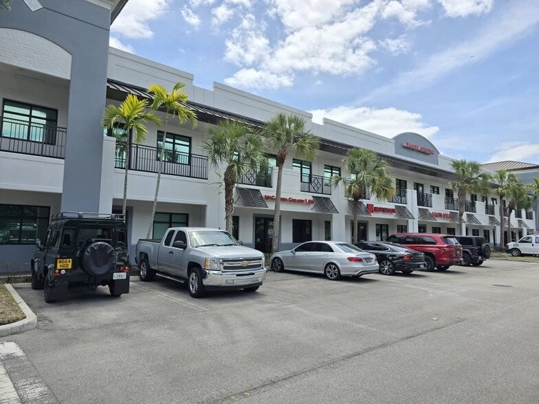 9200 Belvedere Rd, Royal Palm Beach, FL à vendre - Photo du bâtiment - Image 2 de 43