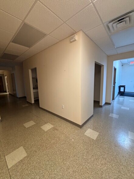 700 US 1 Hwy, Youngsville, NC à louer - Photo du bâtiment - Image 2 de 16