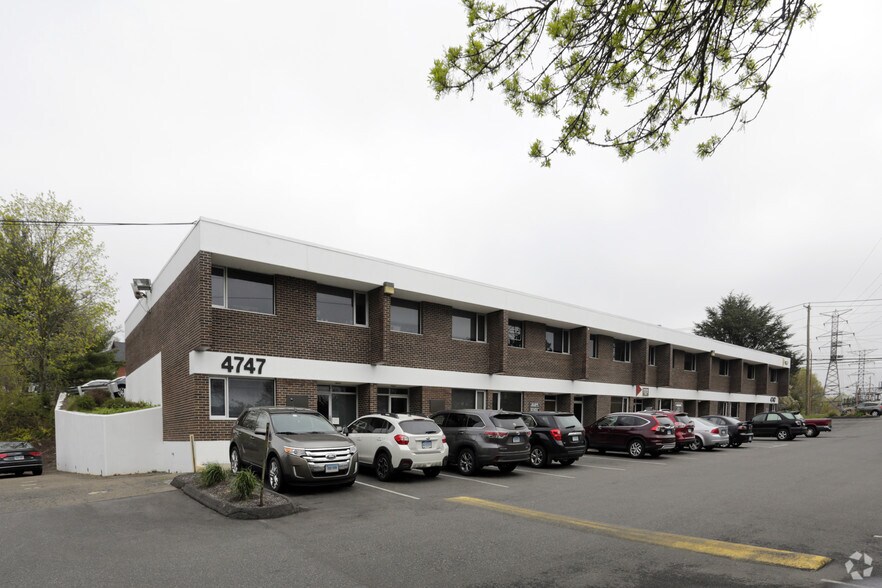 4747-4749 Main St, Bridgeport, CT à louer - Photo du bâtiment - Image 2 de 4