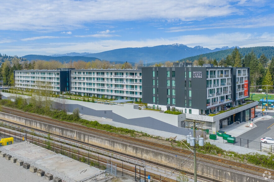 55 Electronic Av, Port Moody, BC à louer - Photo du bâtiment - Image 2 de 5