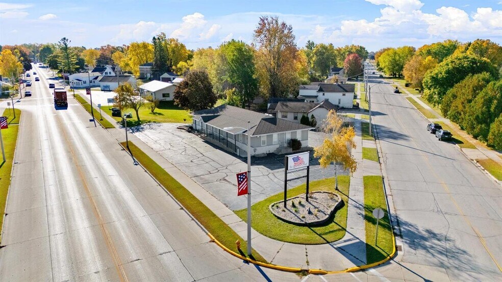 2131 Calumet Dr, New Holstein, WI à louer - Photo du bâtiment - Image 1 de 42