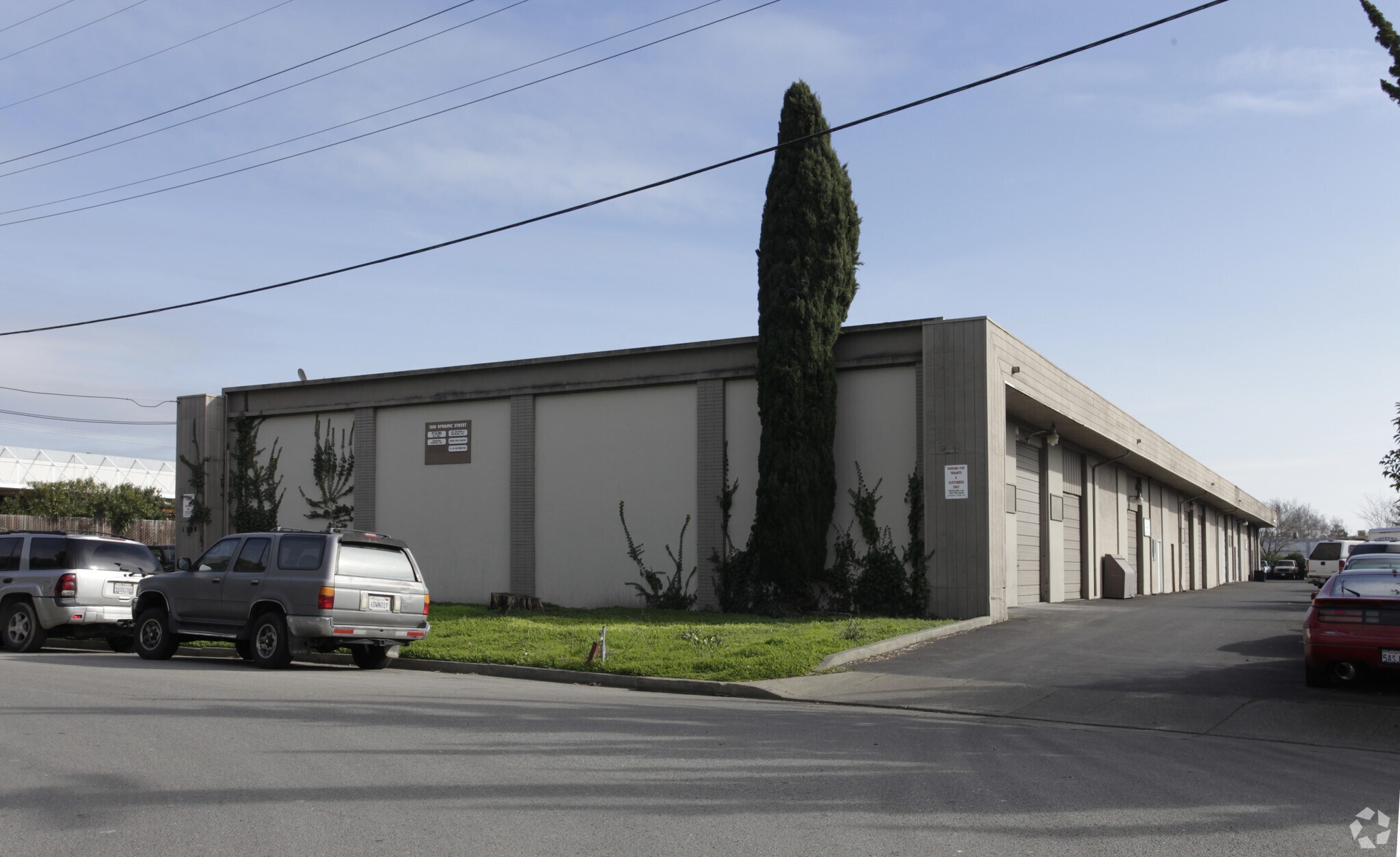 1308 Dynamic St, Petaluma, CA à louer Photo principale- Image 1 de 10