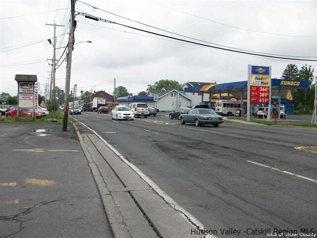 890-900 Ulster Ave, Kingston, NY à louer - Photo du bâtiment - Image 2 de 10