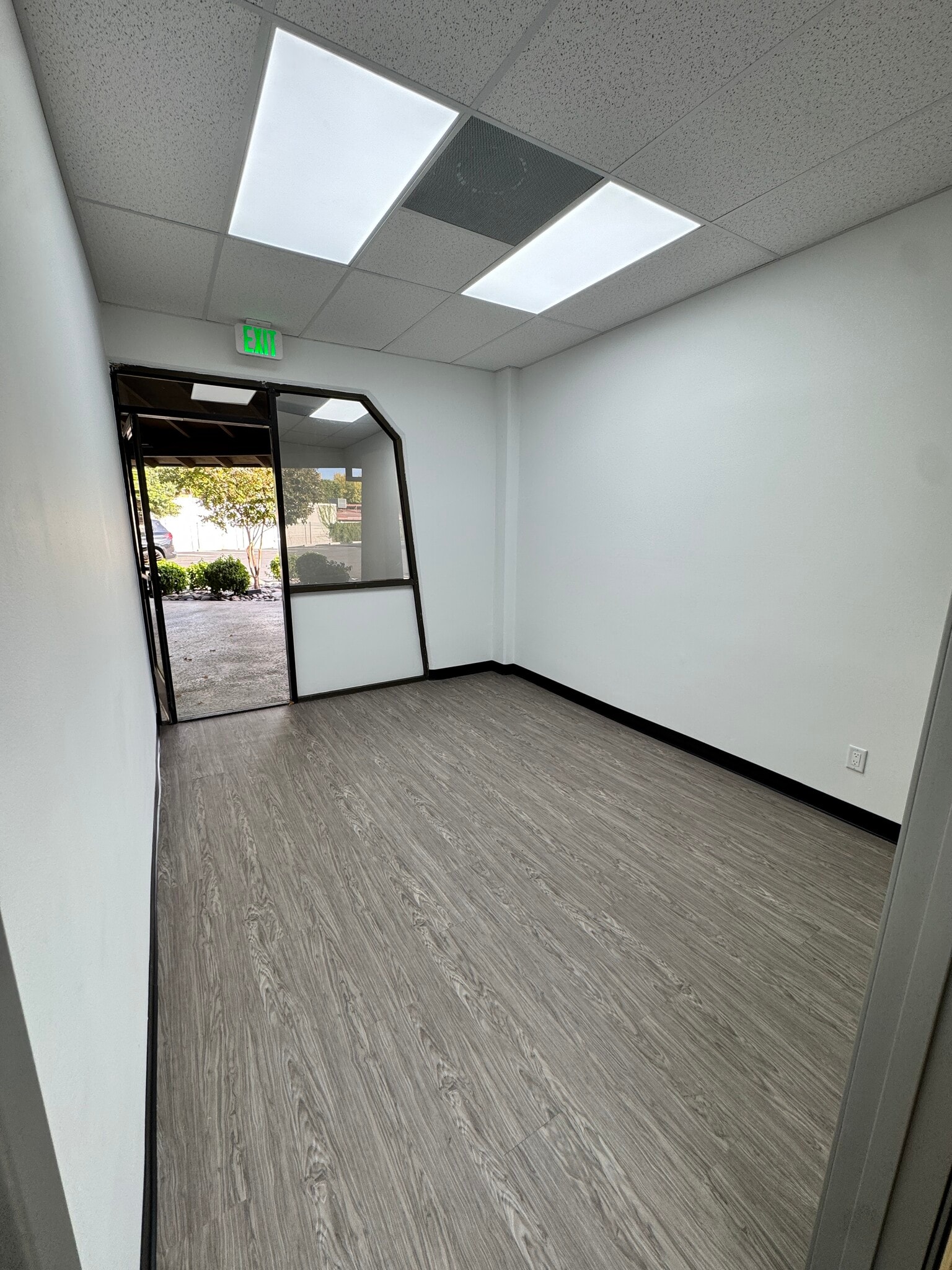 23930-23978 Craftsman Rd, Calabasas, CA à louer Photo intérieure- Image 1 de 7