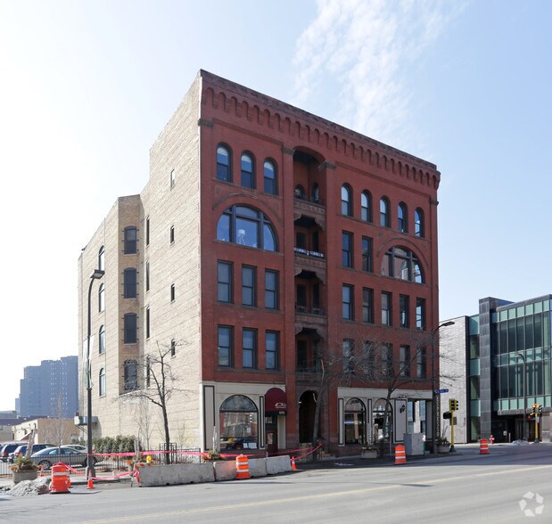 1225 Hennepin Ave, Minneapolis, MN à vendre - Photo du bâtiment - Image 2 de 4
