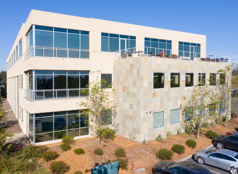 1385 N McDowell Blvd, Petaluma, CA à louer - Photo du bâtiment - Image 3 de 9