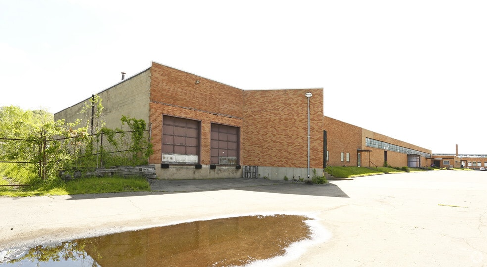 100 Graham St, McKees Rocks, PA for lease - Building Photo - Image 2 of 7