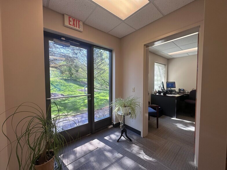 5380 Cascade Rd SE, Grand Rapids, MI à louer - Photo du bâtiment - Image 3 de 8