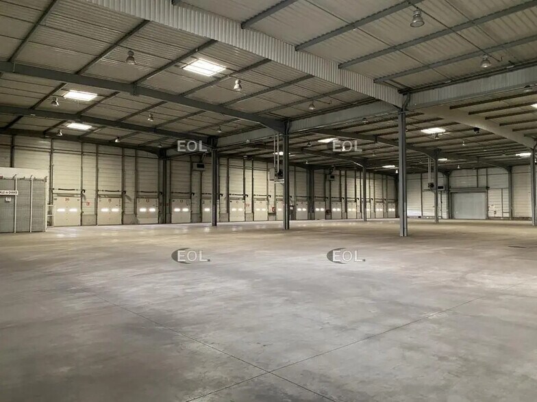 Industrial in Bressolles for lease - Interior Photo - Image 2 of 7