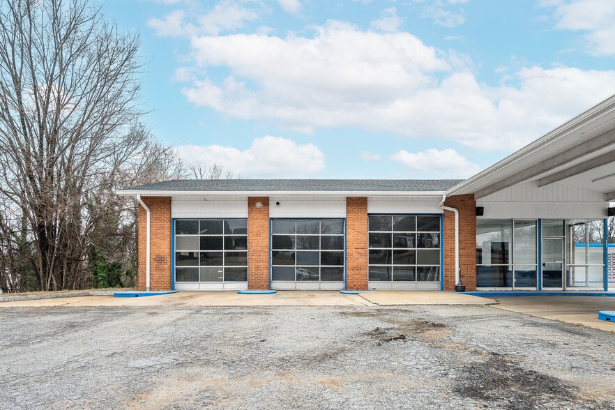 4927 S Amherst Hwy, Madison Heights, VA for sale - Building Photo - Image 2 of 34