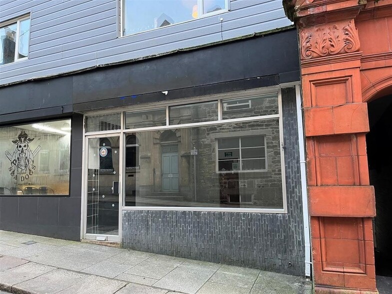 8-8A High Cross St, St Austell à vendre - Photo du bâtiment - Image 2 de 3