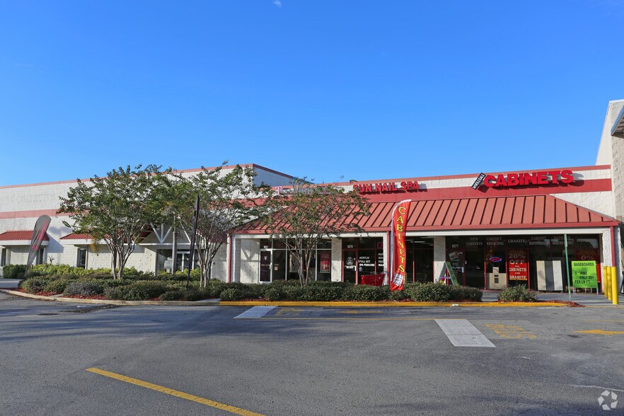 6277-6285 W Waters Ave, Tampa, FL à vendre - Photo du bâtiment - Image 2 de 10