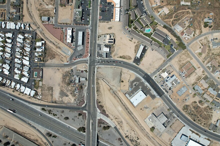 15321 Village Dr, Victorville, CA à louer - Aérien - Image 2 de 7