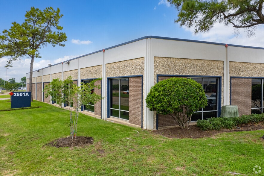 2501 Central Pky, Houston, TX for lease - Building Photo - Image 2 of 26
