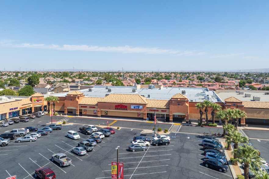 13650 Bear Valley Rd, Victorville, CA for lease - Building Photo - Image 3 of 4