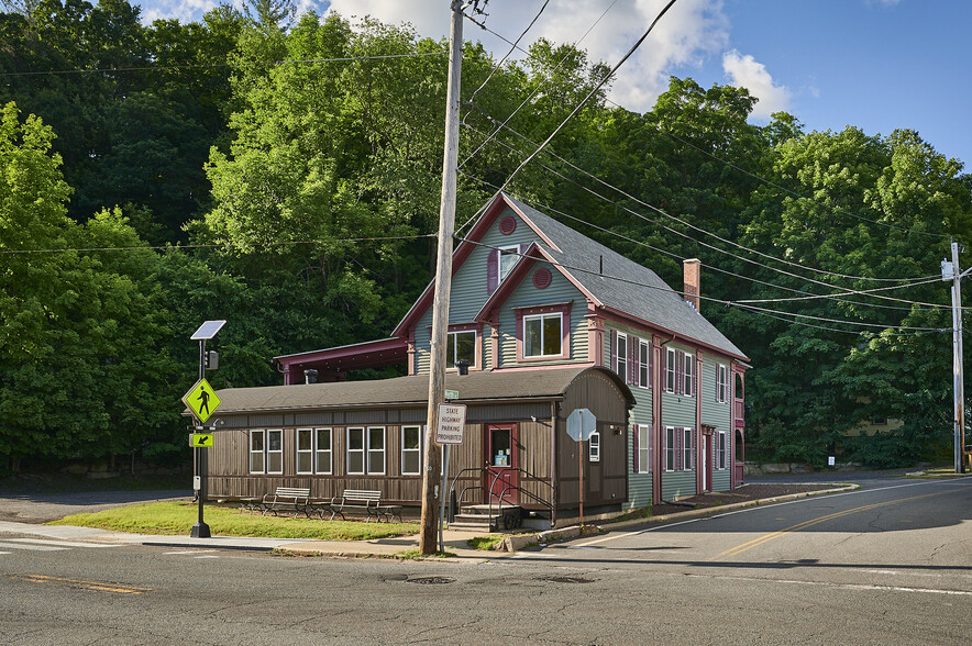 7 W Main St, Erving, MA à vendre - Photo du bâtiment - Image 1 de 1