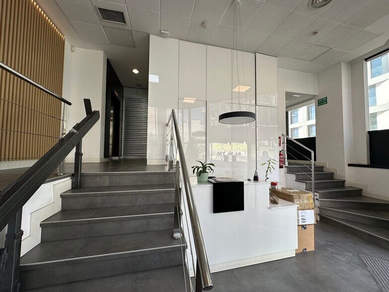 Calle de Manuel Tovar, 49, Madrid, Madrid à louer - Hall d’entrée - Image 3 de 24