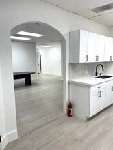 24404 S Vermont Ave, Harbor City, CA à louer Photo intérieure- Image 2 de 7