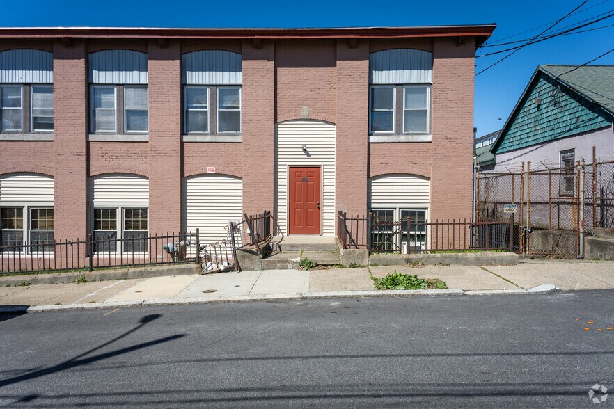 27-31 Privet St, Pawtucket, RI à louer - Photo du bâtiment - Image 2 de 5