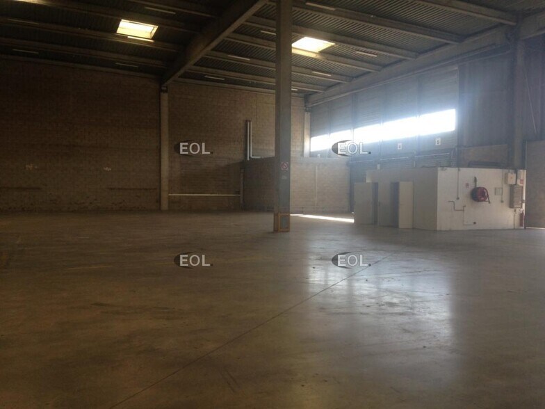 Industrial in Combs-la-Ville for lease - Interior Photo - Image 2 of 3