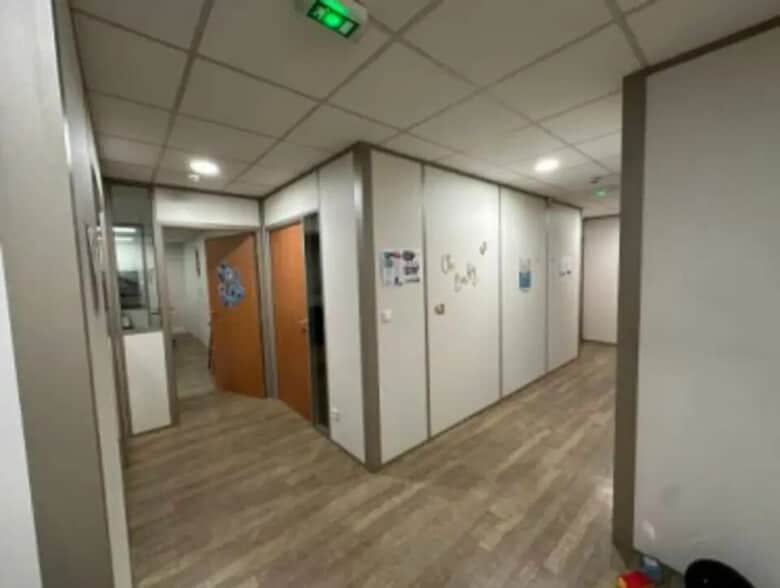 Office in Limas for lease - Interior Photo - Image 3 of 3