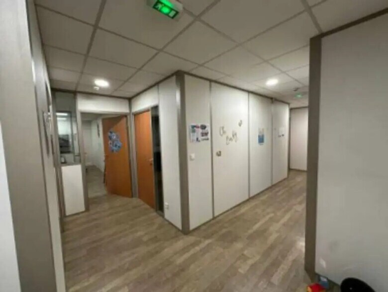 Bureau dans Limas à louer - Photo intérieure - Image 3 de 3