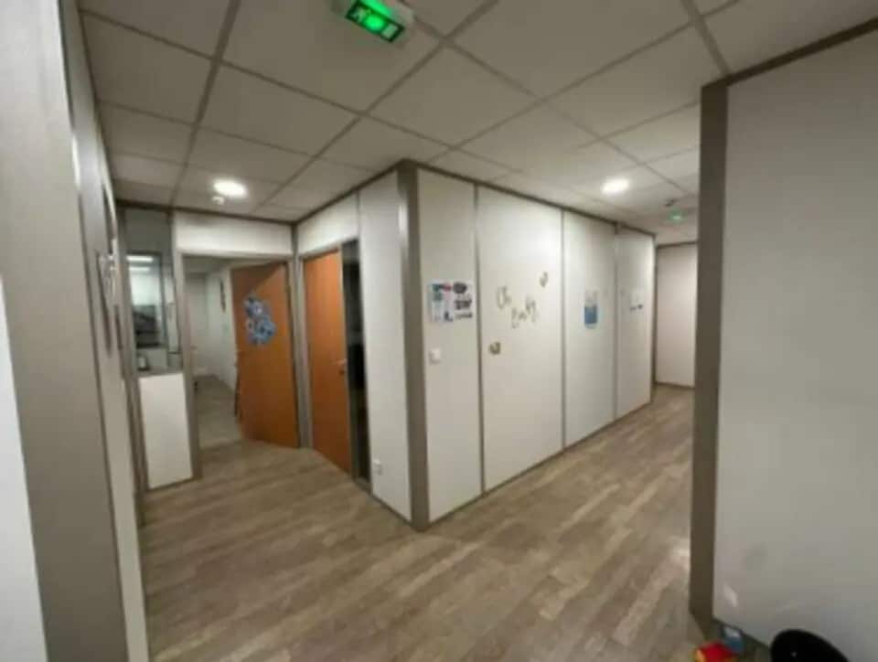 Office in Limas for lease Interior Photo- Image 1 of 1