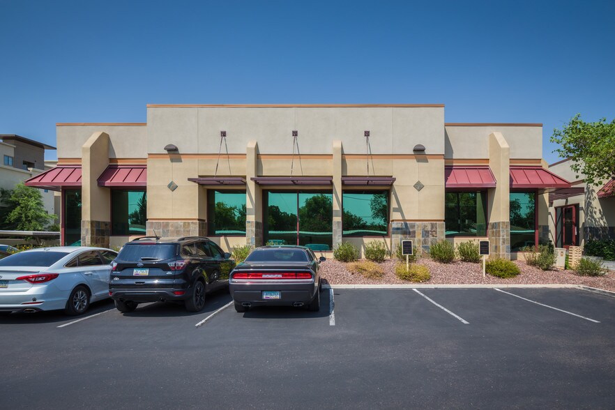 2701 E Camelback Rd, Phoenix, AZ for lease - Building Photo - Image 2 of 8