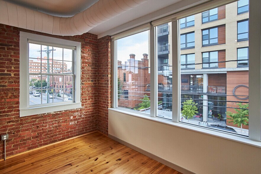 1000 W Main St, Durham, NC à louer - Photo du bâtiment - Image 3 de 14