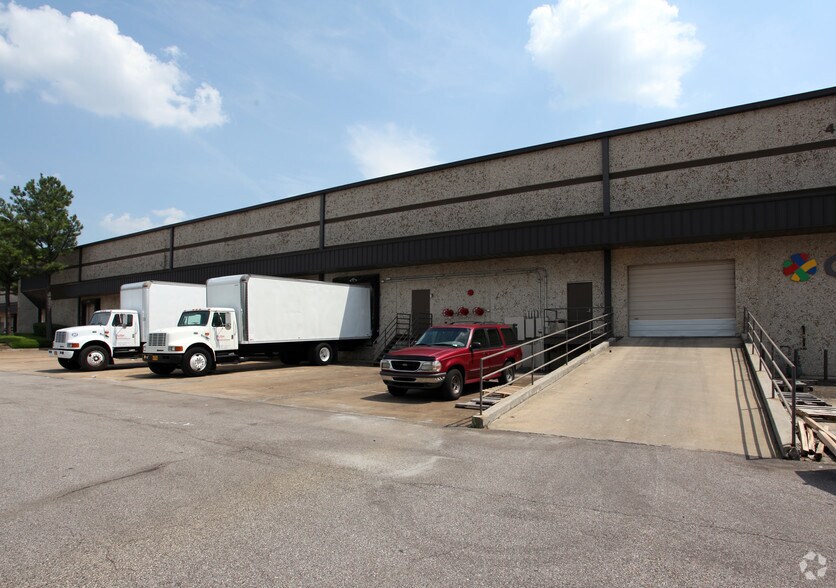 4450 S Mendenhall Rd, Memphis, TN à louer - Photo du bâtiment - Image 3 de 5