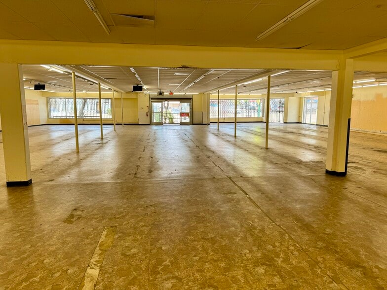 3725-3727 University Ave, San Diego, CA for lease - Interior Photo - Image 3 of 8