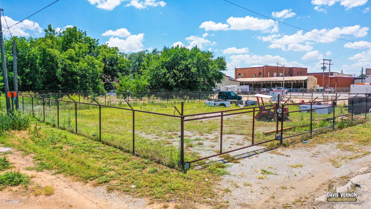 1401 Cumberland St, Vernon, TX for sale Primary Photo- Image 1 of 3